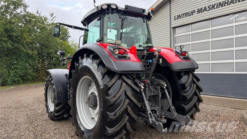 Massey Ferguson 8737 Dyna VT med frontlift. 트랙터