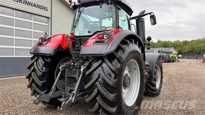 Massey Ferguson 8737 Dyna VT med frontlift. 트랙터