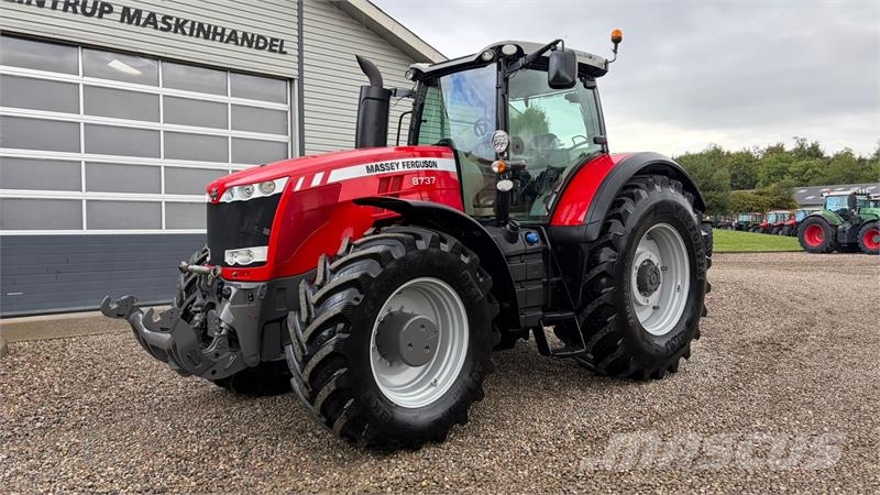 Massey Ferguson 8737 Dyna VT med frontlift. 트랙터