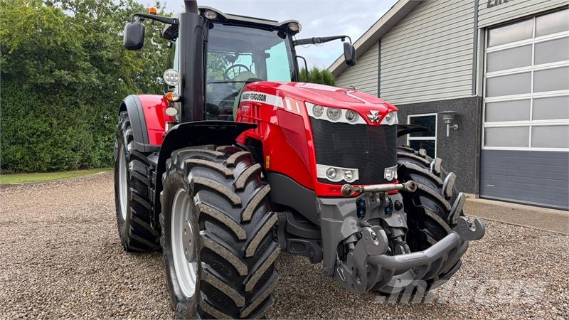 Massey Ferguson 8737 Dyna VT med frontlift. 트랙터