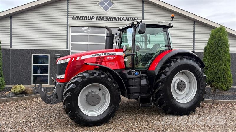Massey Ferguson 8737 Dyna VT med frontlift. 트랙터