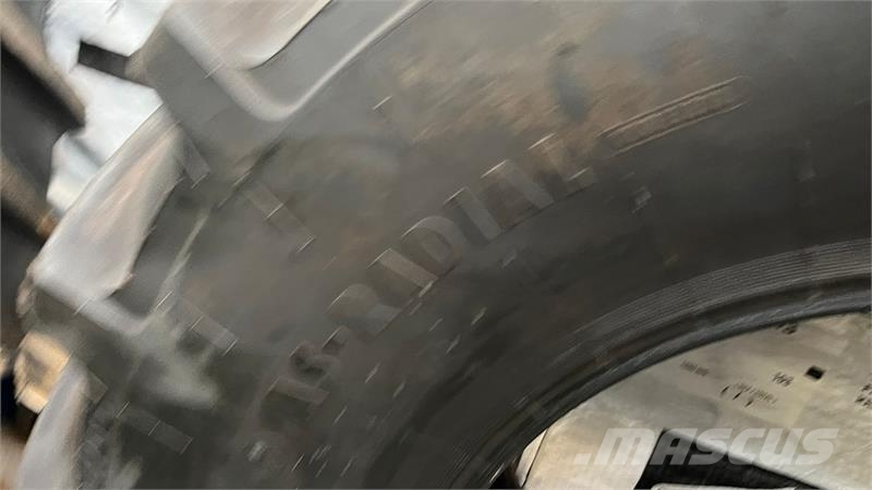 Mitas 650/75R32 Fabriksnye afmonterings dæk Pneus, rodas e aros
