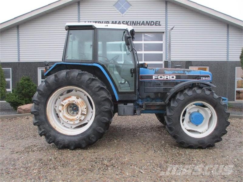New Holland 7840 SLE, med rigtig god dæk montering og knap på Traktorer