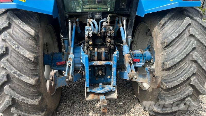 New Holland 8240 SLE med frontlæsser Traktorer