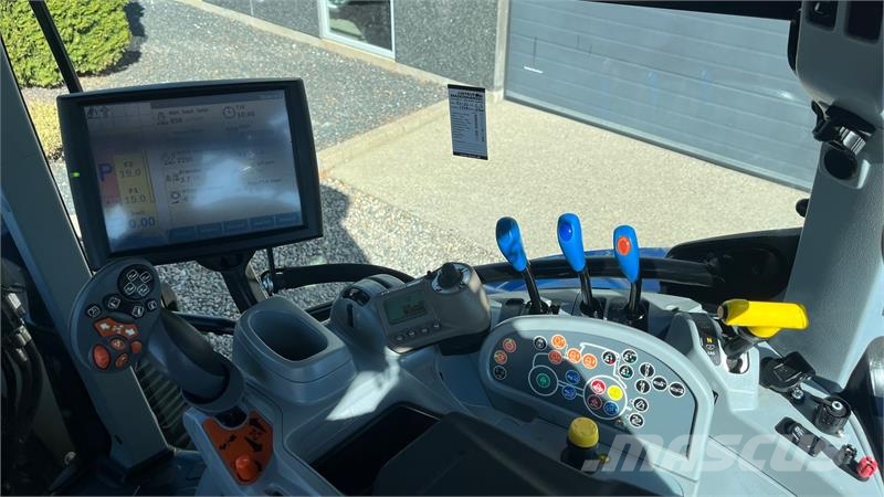 New Holland T6.145 AC Med frontlæsser Traktorid