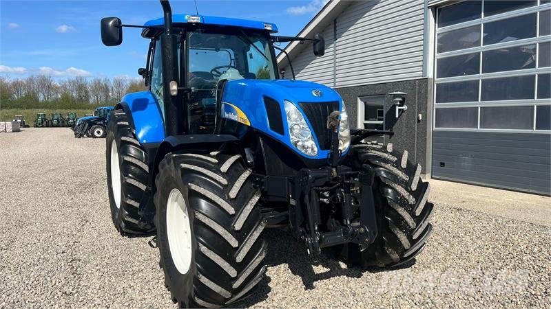 New Holland T7030 Med frontlift Trattori