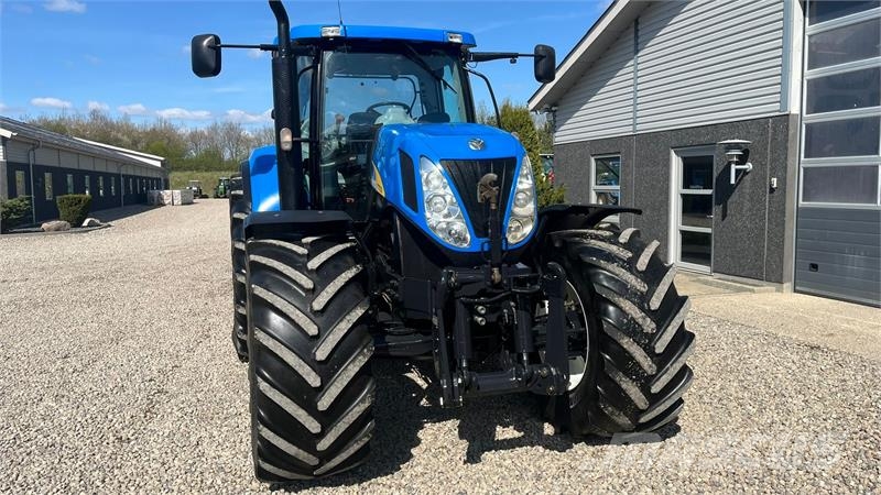 New Holland T7030 Med frontlift Trattori