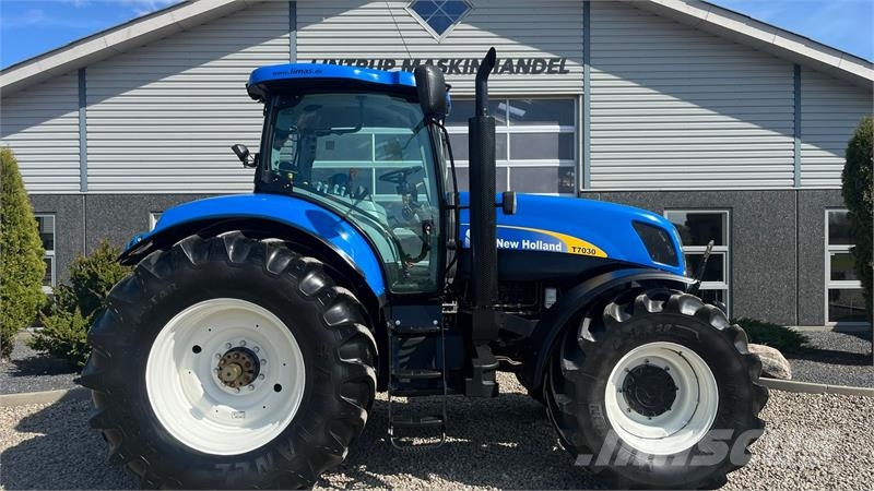 New Holland T7030 Med frontlift Trattori
