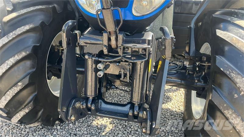 New Holland T7030 Med frontlift Trattori