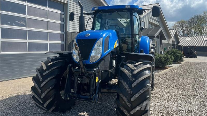 New Holland T7030 Med frontlift Trattori