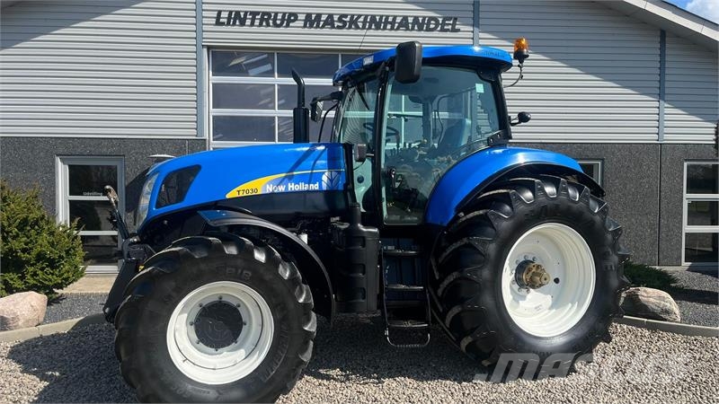 New Holland T7030 Med frontlift Trattori