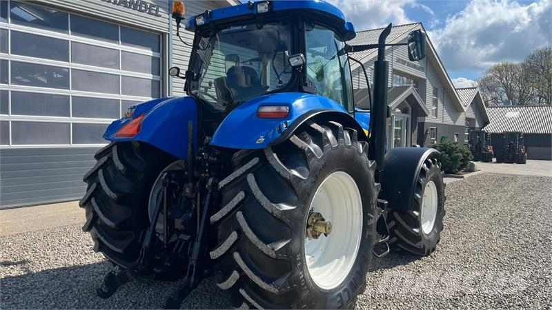New Holland T7030 Med frontlift Trattori