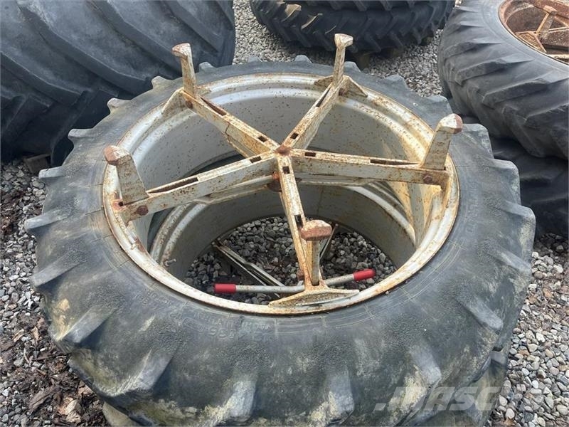 Pirelli 12,4R36 Molcon 5 arme bred Gume, točkovi i felne