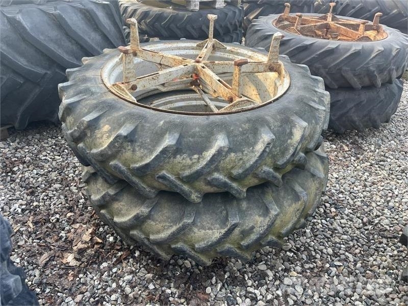 Pirelli 12,4R36 Molcon 5 arme bred Gume, točkovi i felne