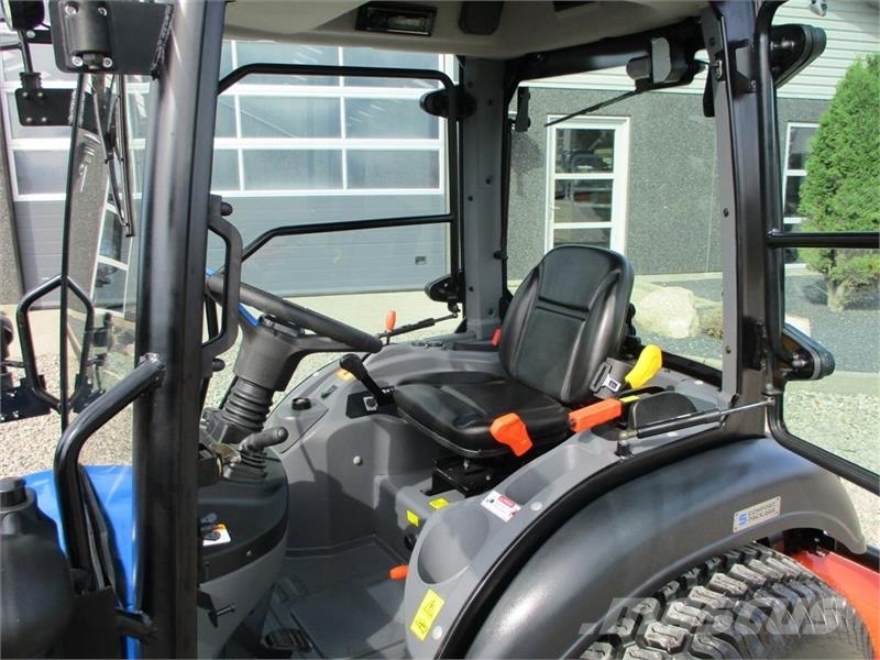 Solis 26 HST Med kabine, Turf dæk og frontlift samt fron Traktorer