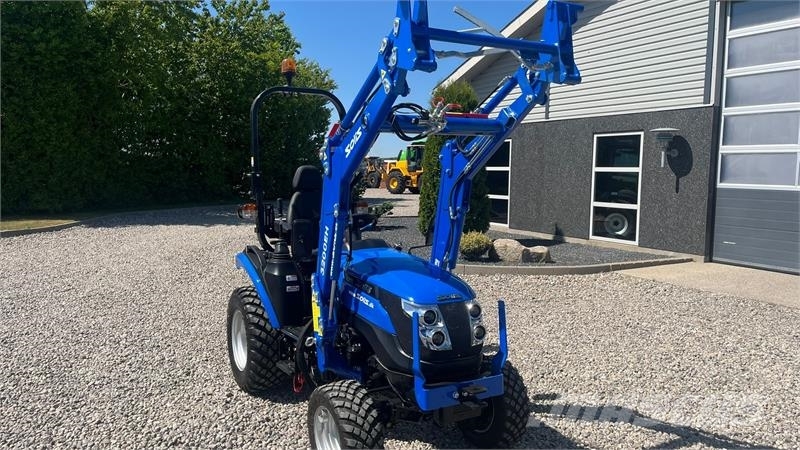 Solis H26 HST Med Frontlæsser og GardenPro dæk Traktoren