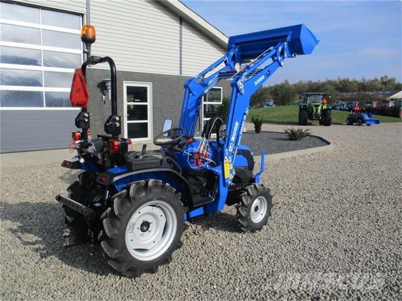 Solis S26 6+2 gearmaskine med Fuldhydraulisk frontlæsser Traktory