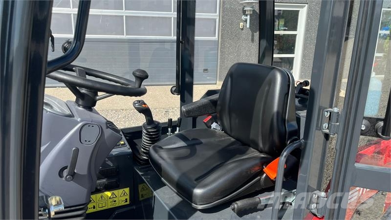 Thaler 2438L DPF Kabine og brede hjul Mini utovarivači