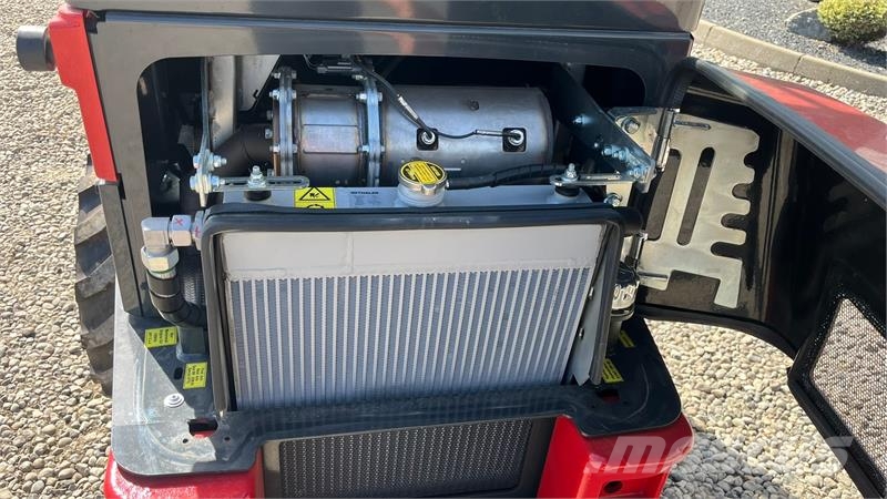 Thaler 2438L DPF Kabine og brede hjul Mini utovarivači