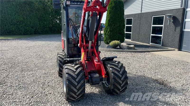 Thaler 2438L DPF Kabine og brede hjul Mini utovarivači