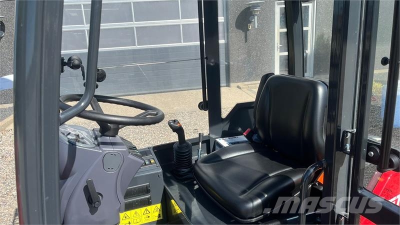 Thaler 2838T DPF  teleskoparm, kabine og brede hjul Mini iekrāvēji