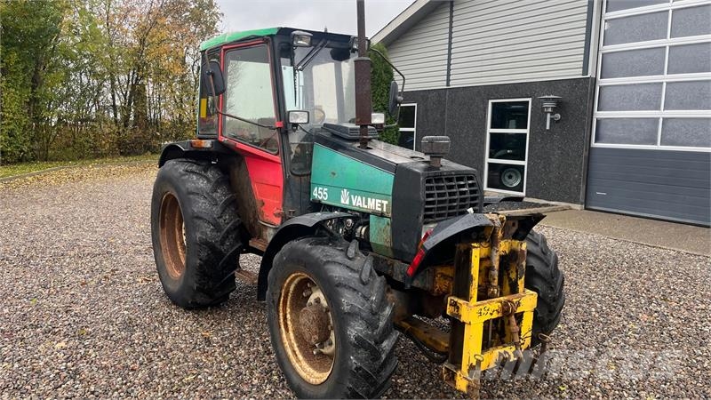 Valmet 455 Med en slags frontlift Tractores
