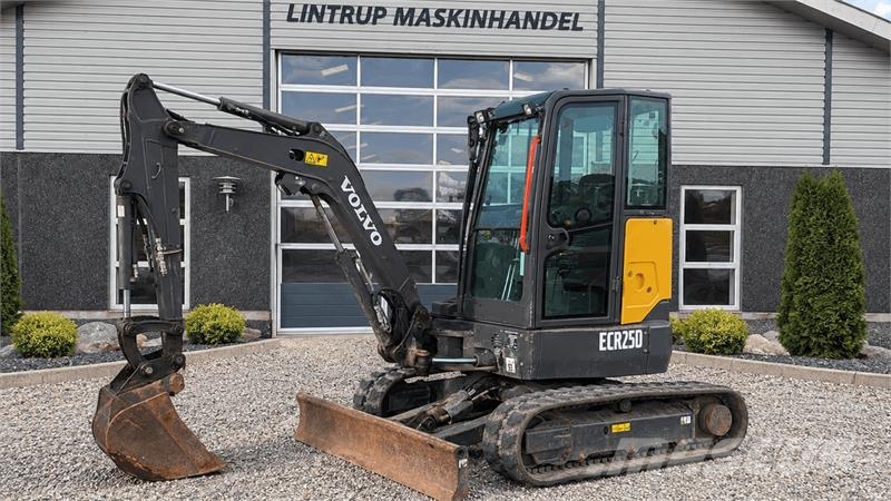 Volvo ECR 25 D Den har 2 speed, lys, lukket kabine med v Minigrävare < 7t
