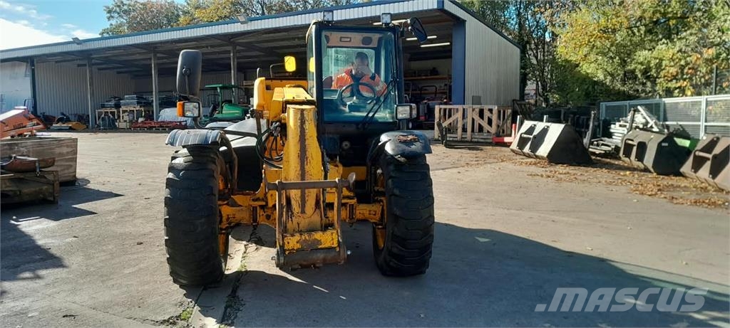 JCB 526 مناولات متداخلة