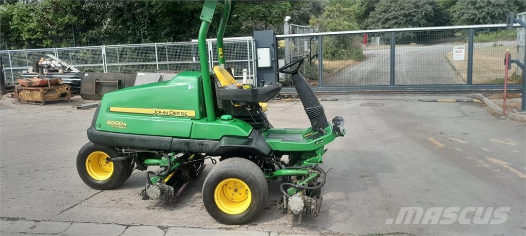 John Deere 8000A Päältäajettavat ruohonleikkurit