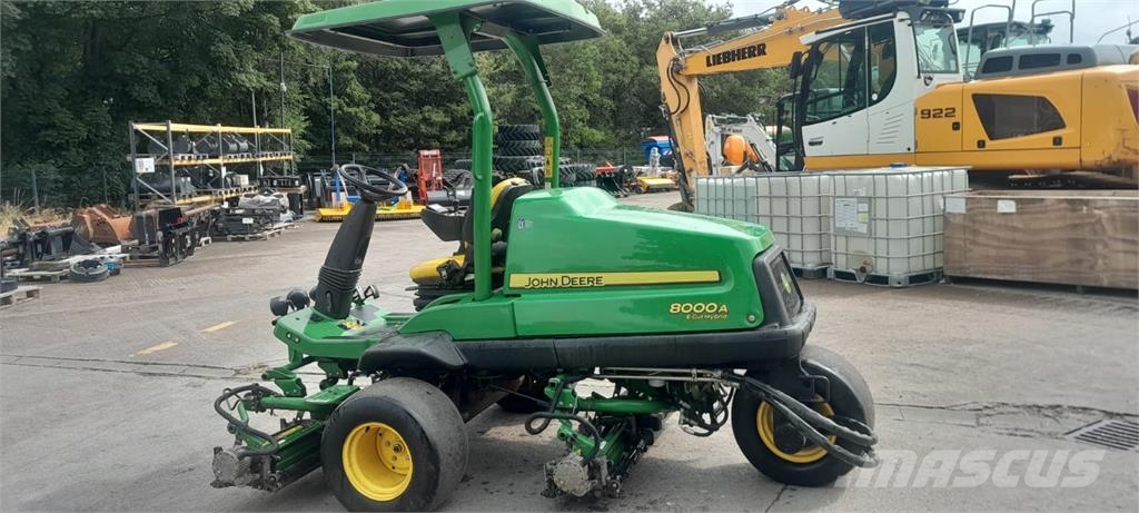 John Deere 8000A Päältäajettavat ruohonleikkurit