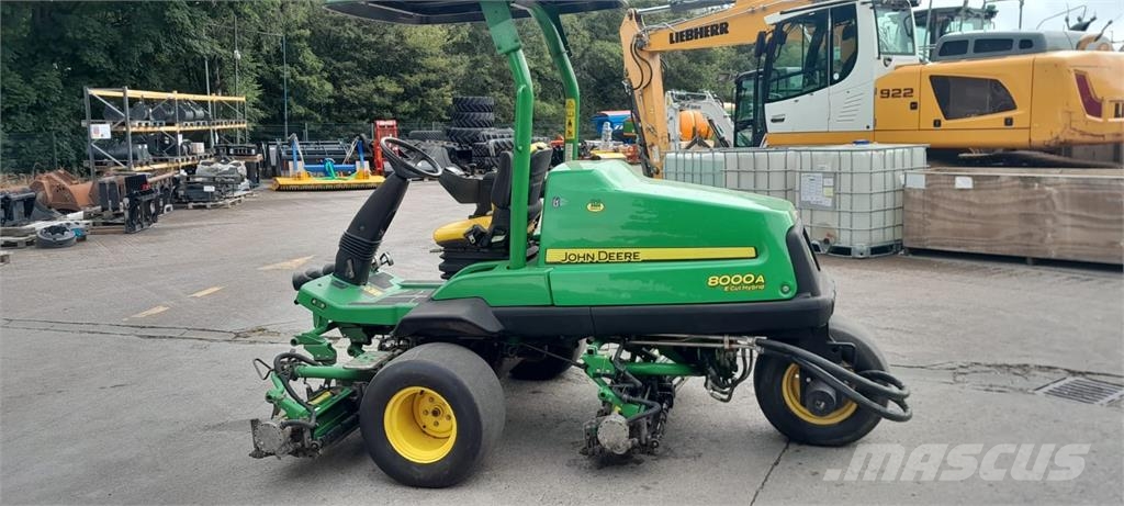 John Deere 8000A Päältäajettavat ruohonleikkurit