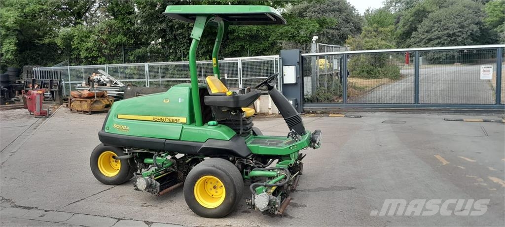 John Deere 8000A Päältäajettavat ruohonleikkurit