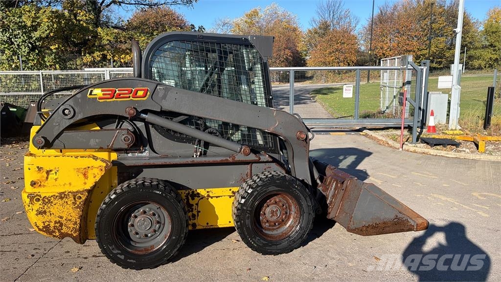 New Holland L320 لوادر انزلاقية التوجيه
