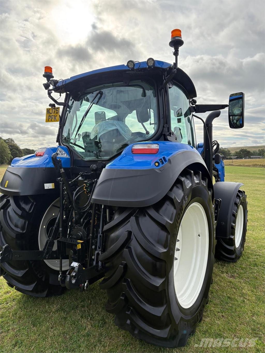New Holland T5.140 Tractors