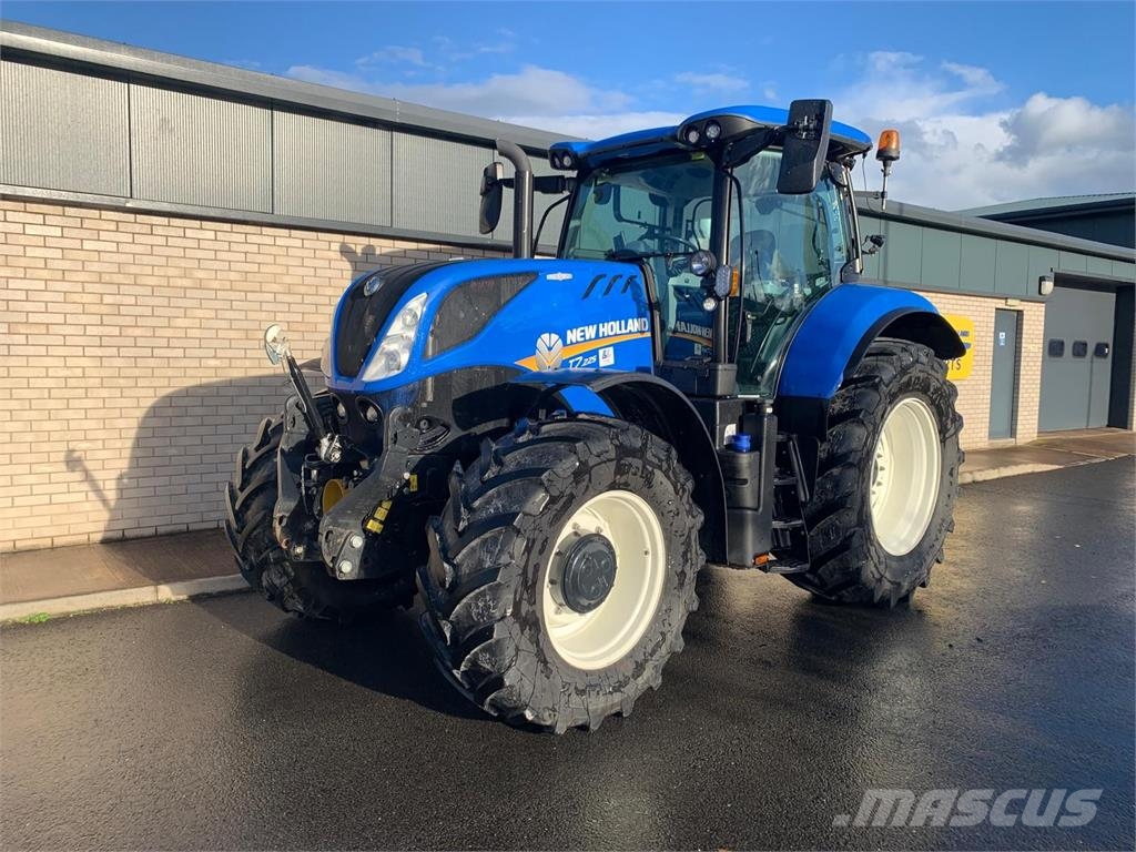 New Holland T7.225 Auto Command Tractors