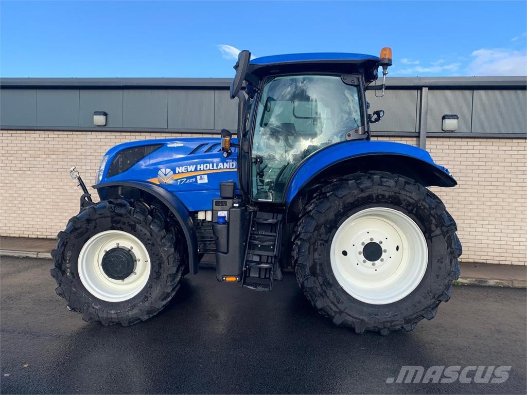 New Holland T7.225 Auto Command Tractors