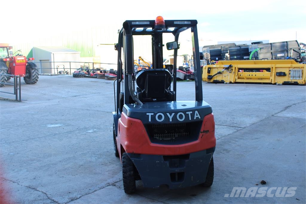 Toyota Tonero 2.5T Targoncák-Egyéb