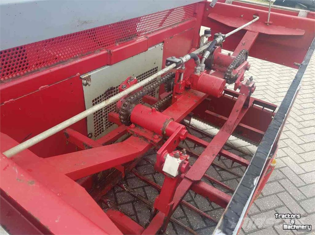 BvL u-snijder Topstar 195H met bovenlosser 草捆撕碎機、切割機、拆袋機