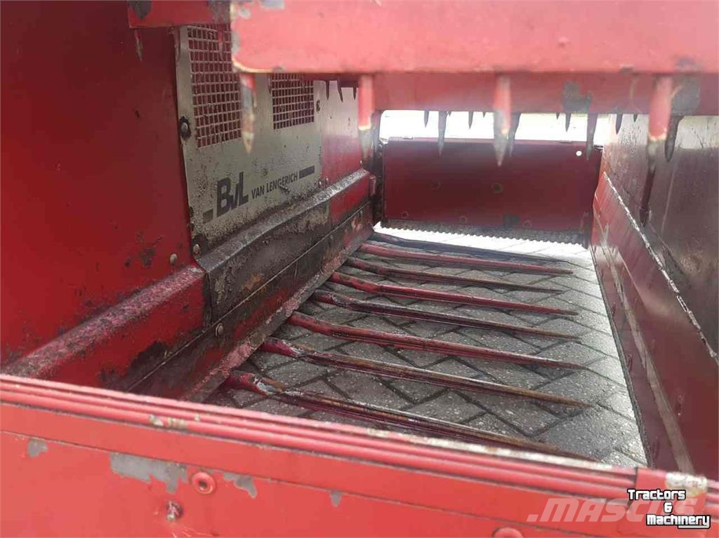 BvL u-snijder Topstar 195H met bovenlosser 草捆撕碎機、切割機、拆袋機