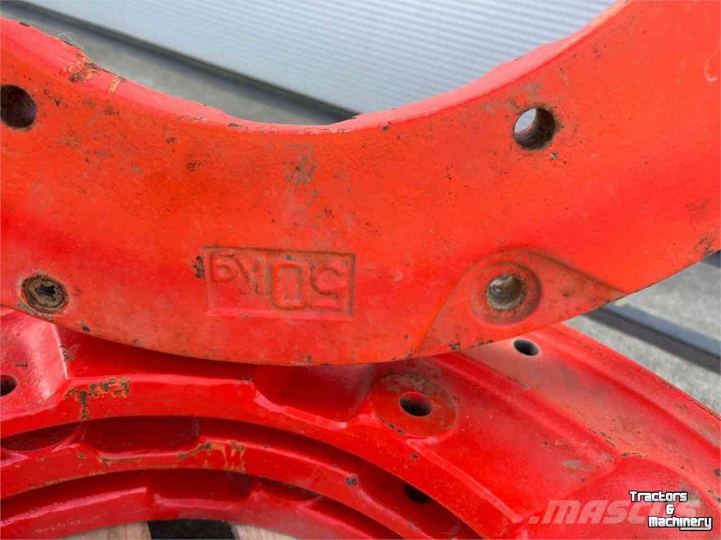 Kubota 4 Stuks wielgewicht a 50 kg الأوزان الأمامية