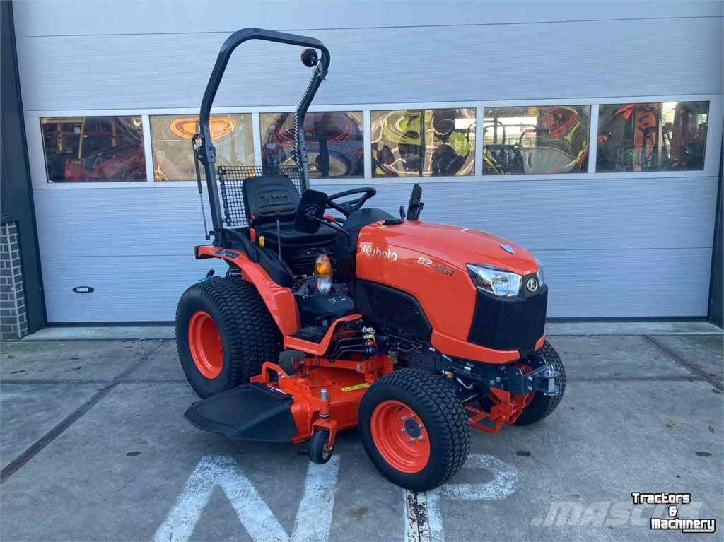 Kubota B2261 compact traktor tuinbouw traktor maaier Taajamatraktorit