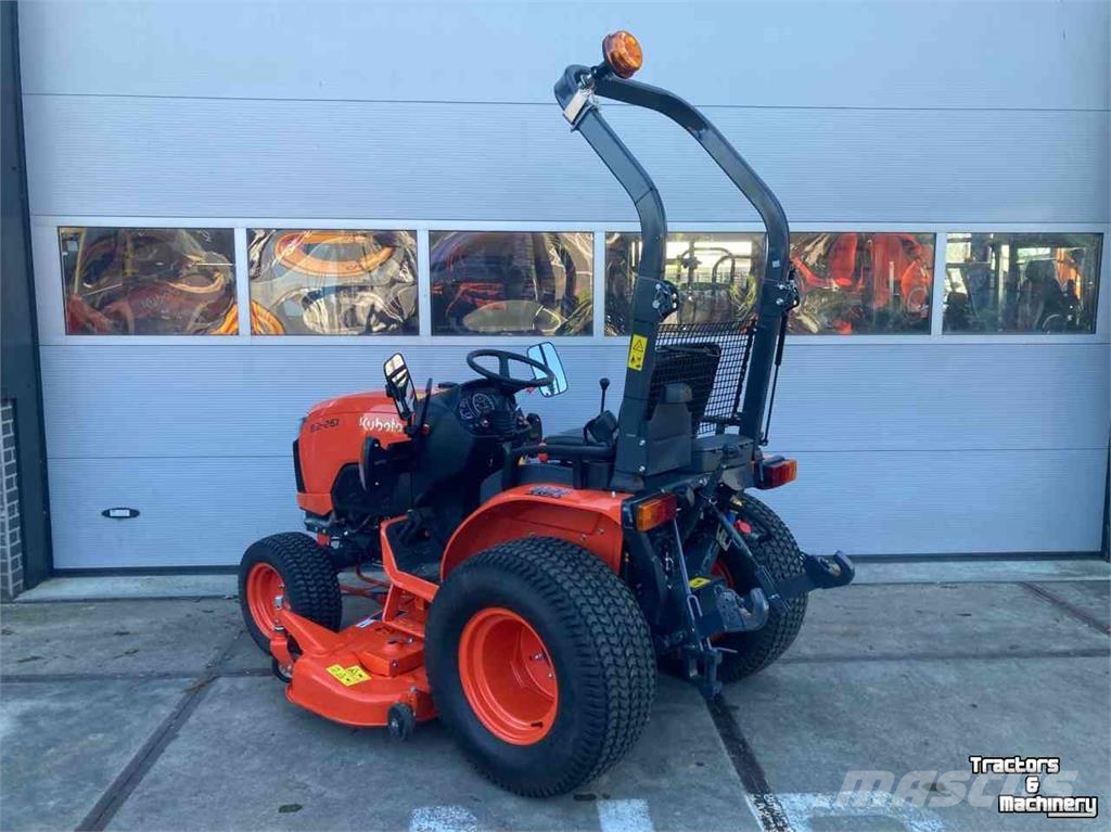 Kubota B2261 compact traktor tuinbouw traktor maaier Taajamatraktorit