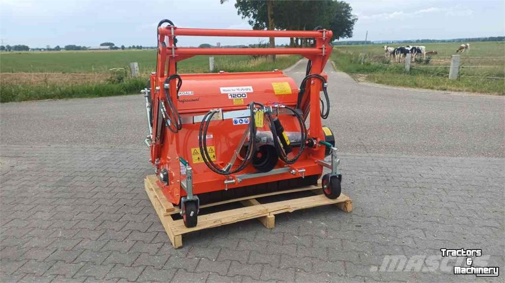 Kubota Koala 1200 Pro klepelmaaier met opvang Peruzzo - K Corta-césped para remates, antegreens y roughs