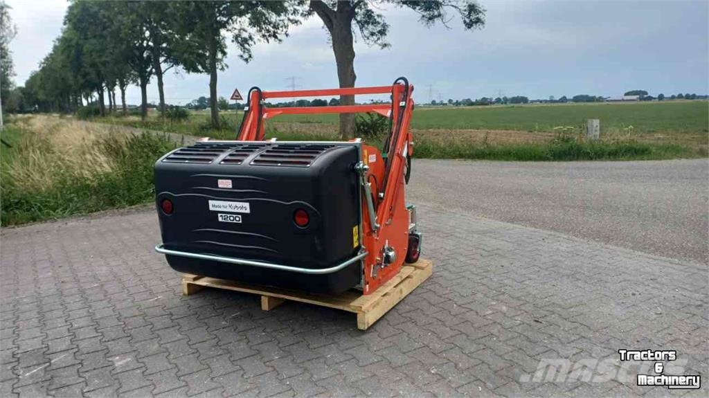 Kubota Koala 1200 Pro klepelmaaier met opvang Peruzzo - K Corta-césped para remates, antegreens y roughs
