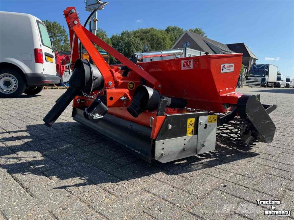 Kubota - R2 rotorkopeg- zaaimachine MTZ135 zaaicombi Vetőgépek