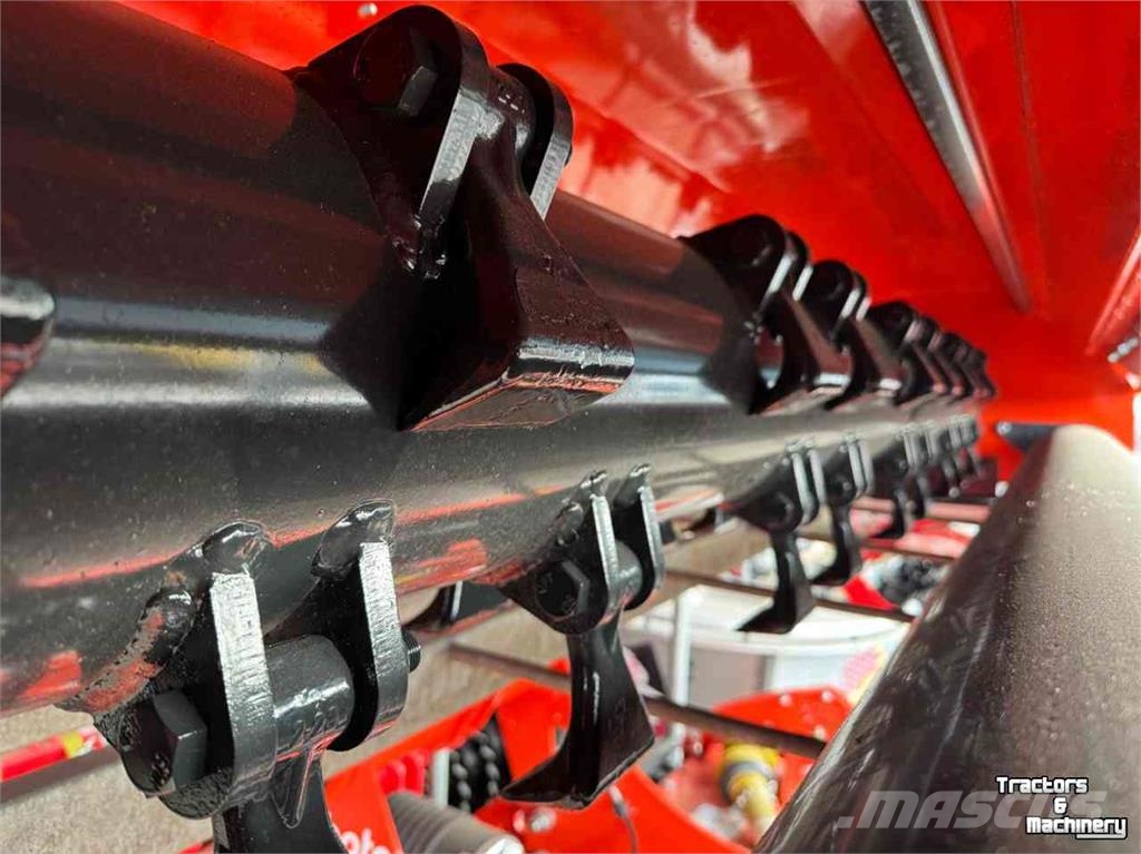 Kubota SE6280 klepelmaaier تقطيع وتقليم وتحيط جزازات