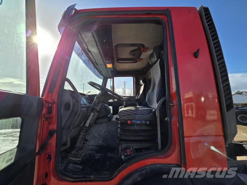 Iveco 240E/TN Camiones con chasís y cabina