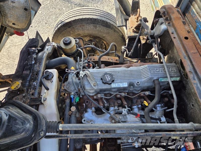 Toyota BU96L Kapali kasa kamyonlar