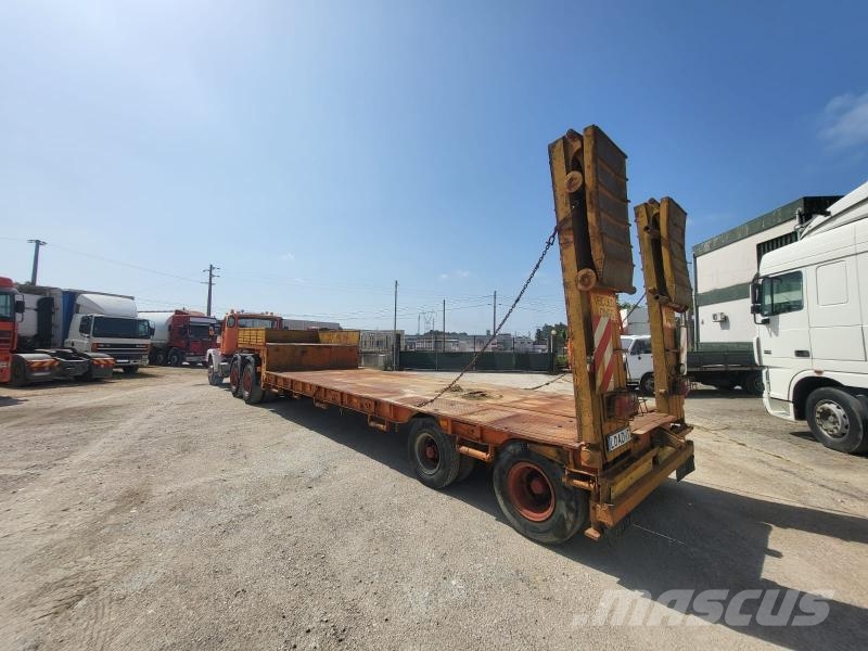 Volvo N12 Camiones de cama baja