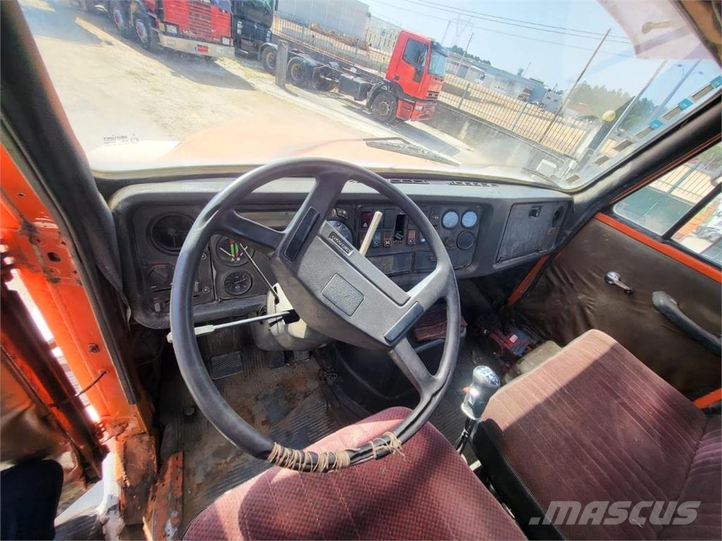 Volvo N12 Camiones de cama baja